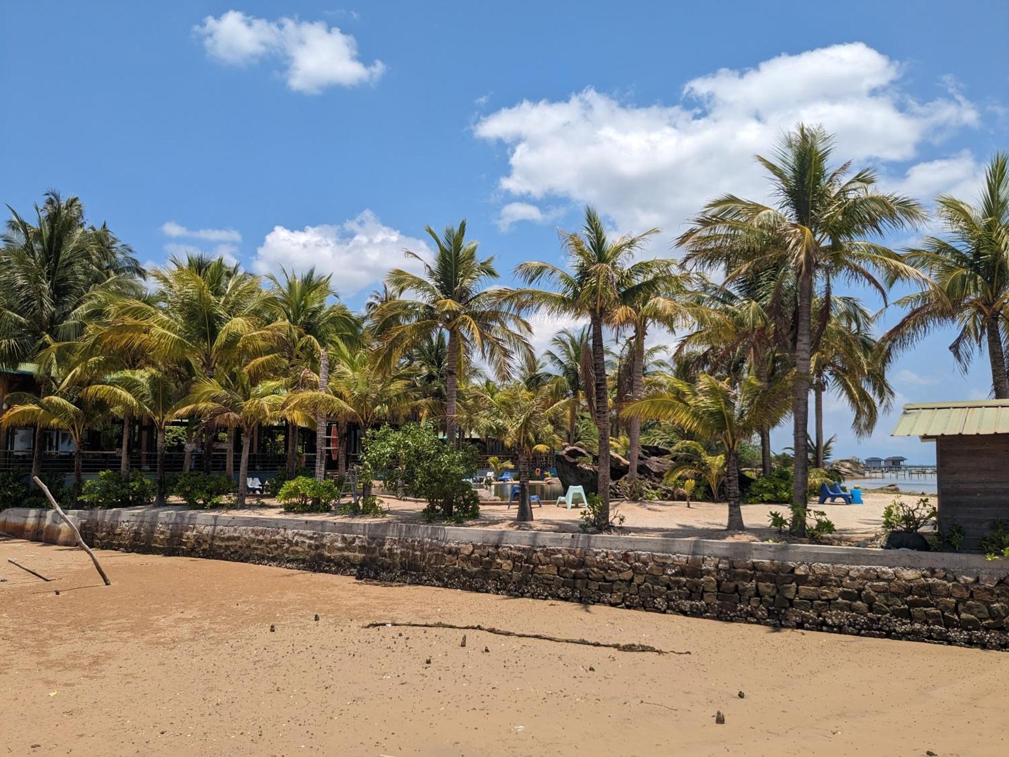 Rorys Beach Bar Дуонг-Донг Экстерьер фото