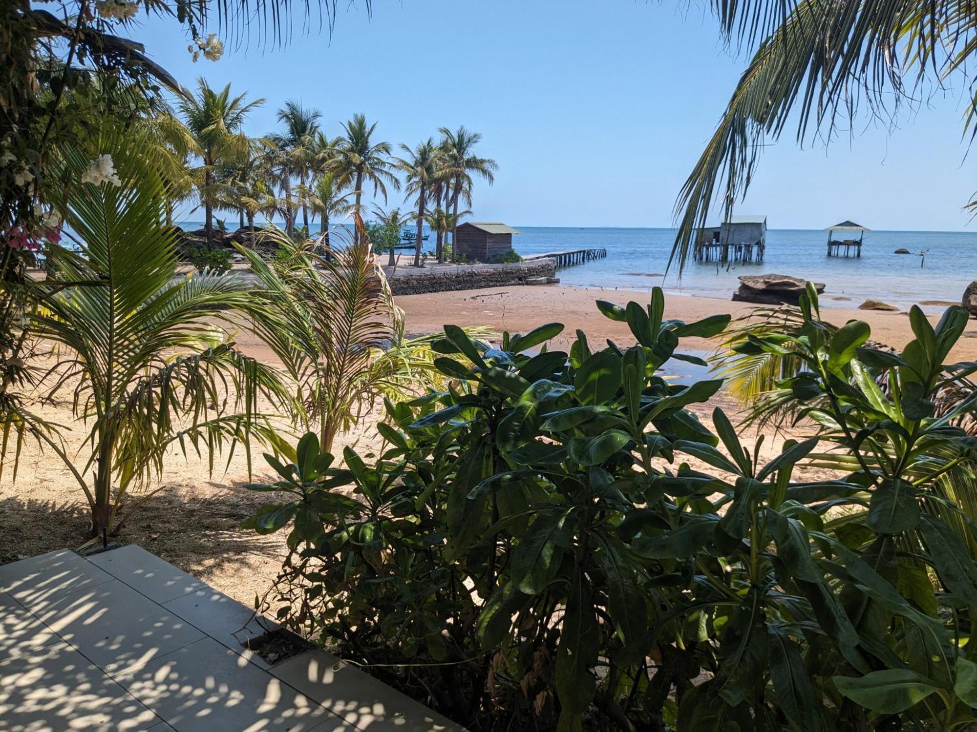 Rorys Beach Bar Дуонг-Донг Экстерьер фото