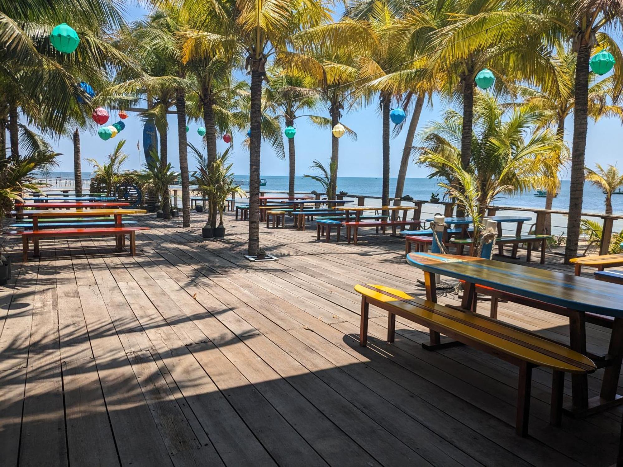 Rorys Beach Bar Дуонг-Донг Экстерьер фото